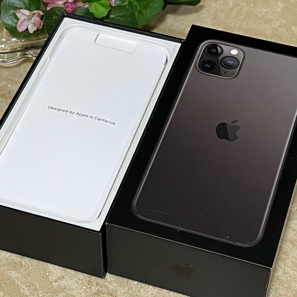 Apple IPhone Space Gray 11 pro max 256gb Phone Box